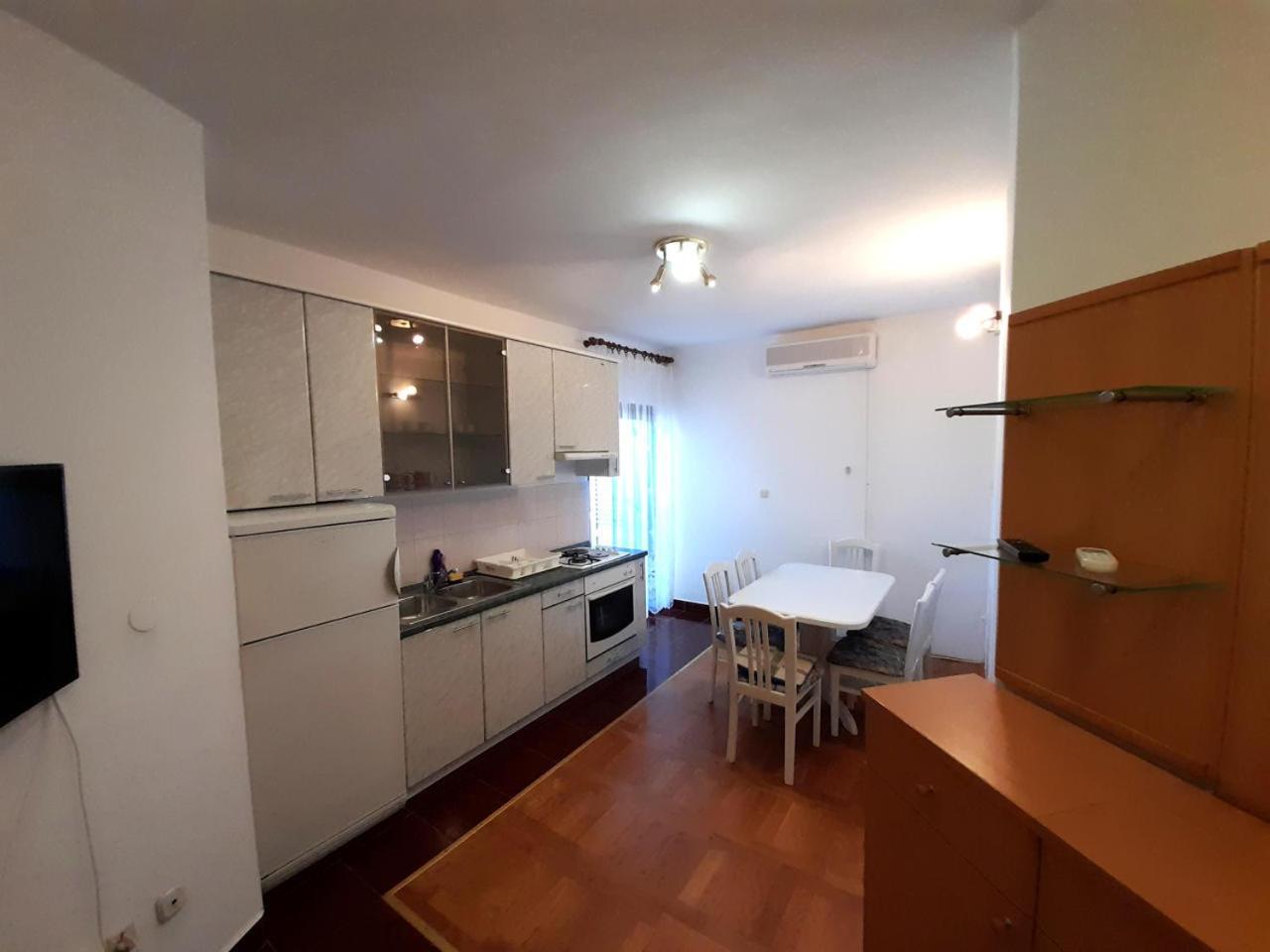 Apartments Nikolas Vodice Exterior photo